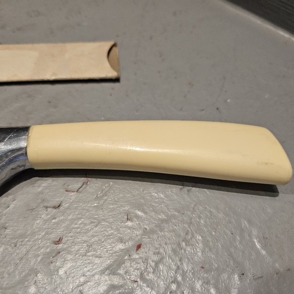 Quikut 10" Knife Cream Handle - Picture 5 of 13